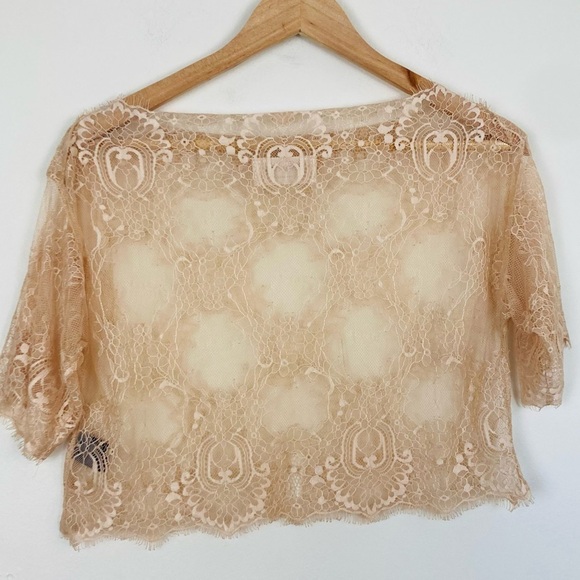 Loyd/Ford delicate peach colored short sleeve sheer lace top. Size 2 - Picture 5 of 6